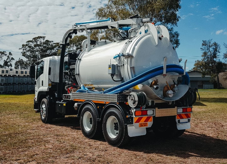 6x4-Hydro-Excavator---7000-litre-spoil-tank,-2000-litre-water-thank-20190423_110649-(3)-2