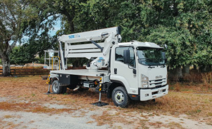 Bucket-Truck-Uninsulated--2 Bucket-Truck-Uninsulated