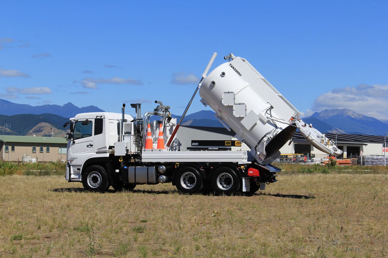 IMG_4286 6x4-Hydro-Excavator---7000-litre-spoil-tank,-2000-litre-water-thank-20190423_110649-(1)-2