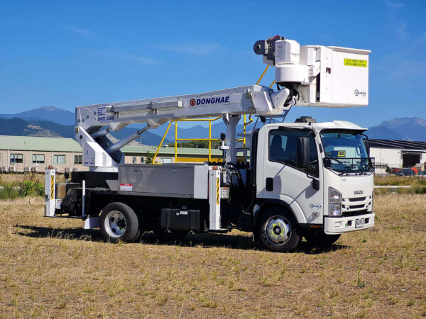 Linelift® DHT150S Short on NQR500 Truck