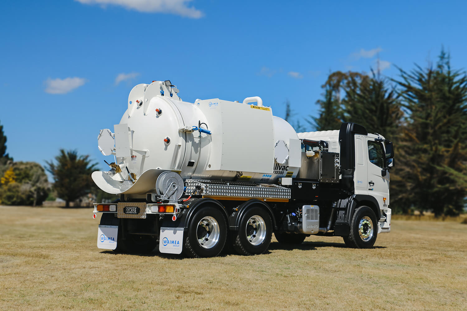 Allvac® AV10000 Full Door Vacuum Tanker on Hino 6x4 - Image 6