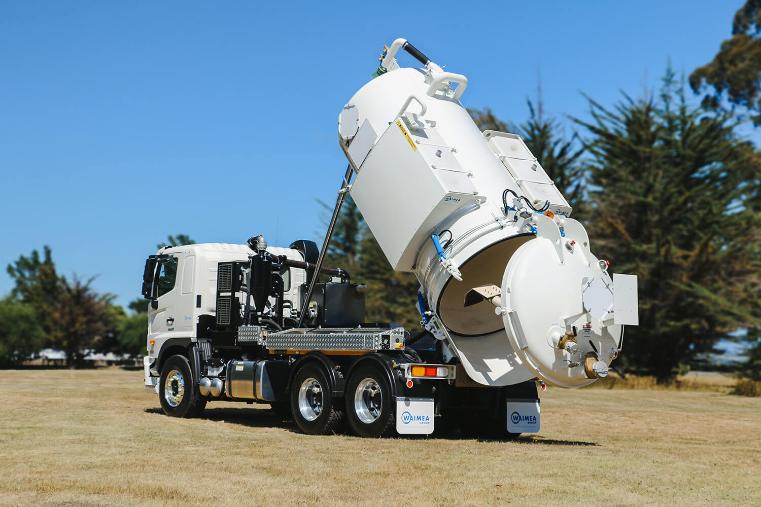 Allvac® AV10000 Full Door Vacuum Tanker on Hino 6x4 - Image 4