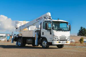 Linelift® DHT120 on Isuzu NQR500 Truck