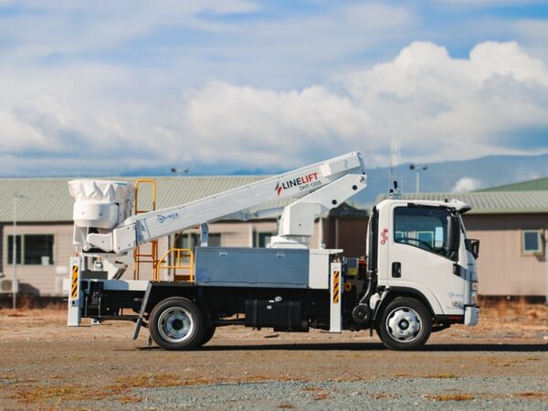 Linelift® DHT120 on Isuzu NQR500 Truck - Image 3