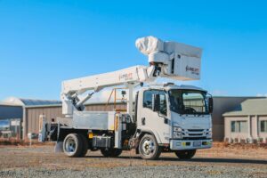 Linelift® DHT150S on Isuzu NQR500 4x2 Truck