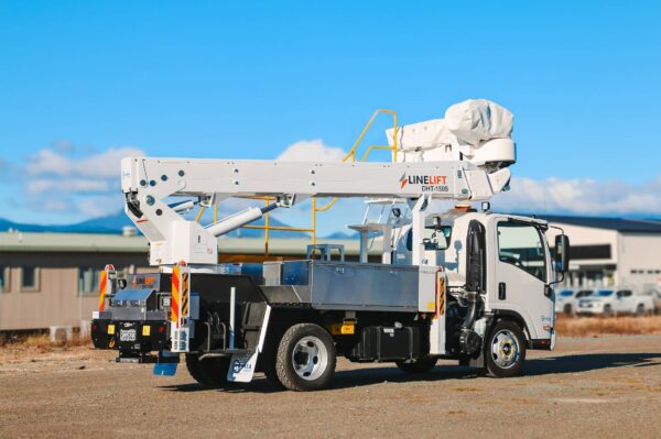 Linelift® DHT150S on Isuzu NQR500 4x2 Truck - Image 3