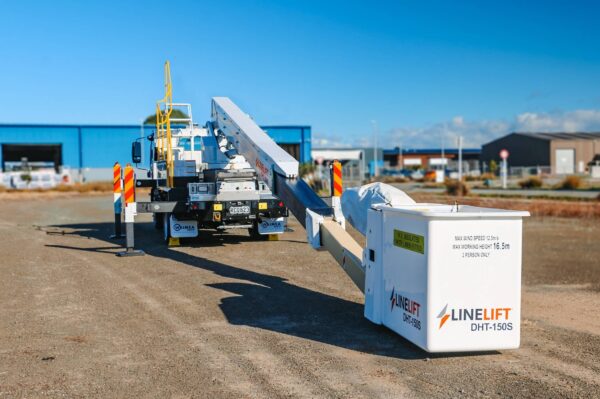 Linelift® DHT150S on Isuzu NQR500 4x2 Truck - Image 6