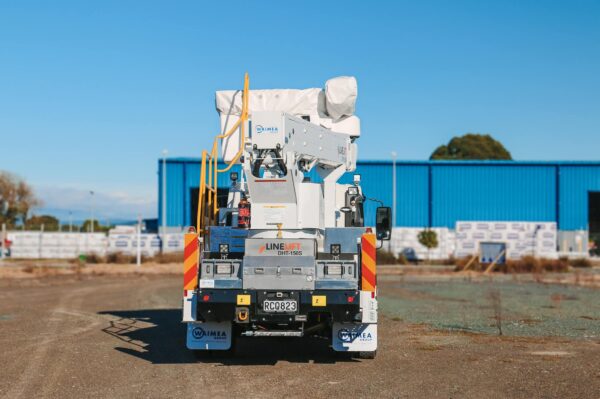 Linelift® DHT150S on Isuzu NQR500 4x2 Truck - Image 4