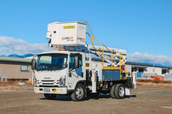 Linelift® DHT150S on Isuzu NQR500 4x2 Truck - Image 2