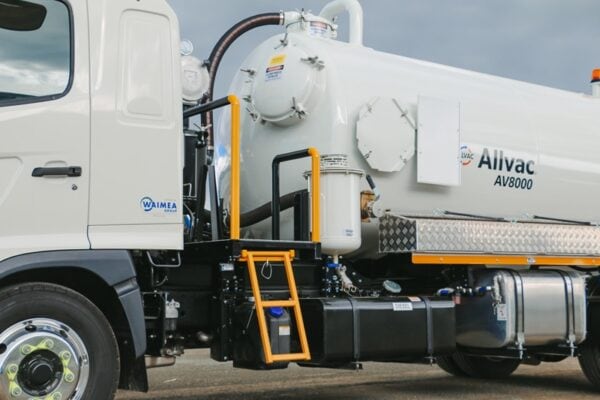 Allvac® AV8000 Aluminium Vacuum Tanker on Hino 4×2 - Image 6