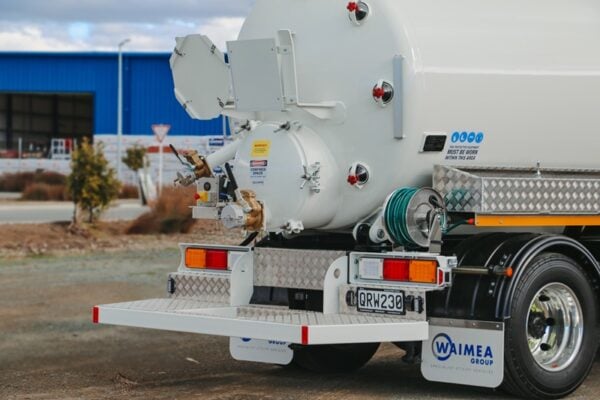 Allvac® AV8000 Aluminium Vacuum Tanker on Hino 4×2 - Image 5