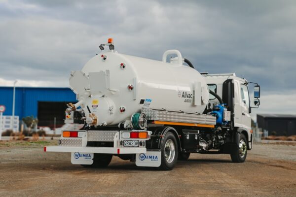 Allvac® AV8000 Aluminium Vacuum Tanker on Hino 4×2 - Image 4