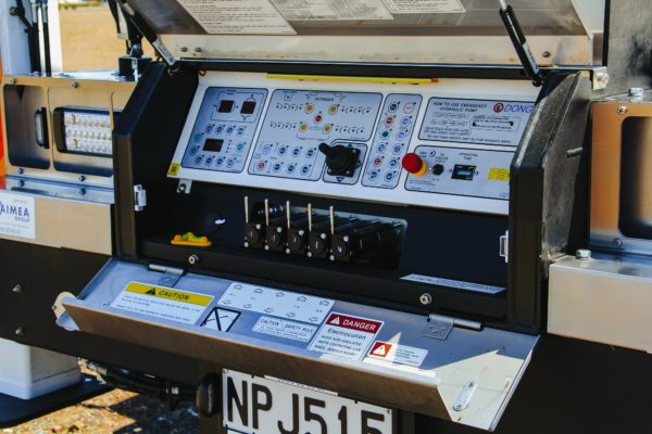 Linelift® DHT150AS on Isuzu FRR500 Truck - Image 4