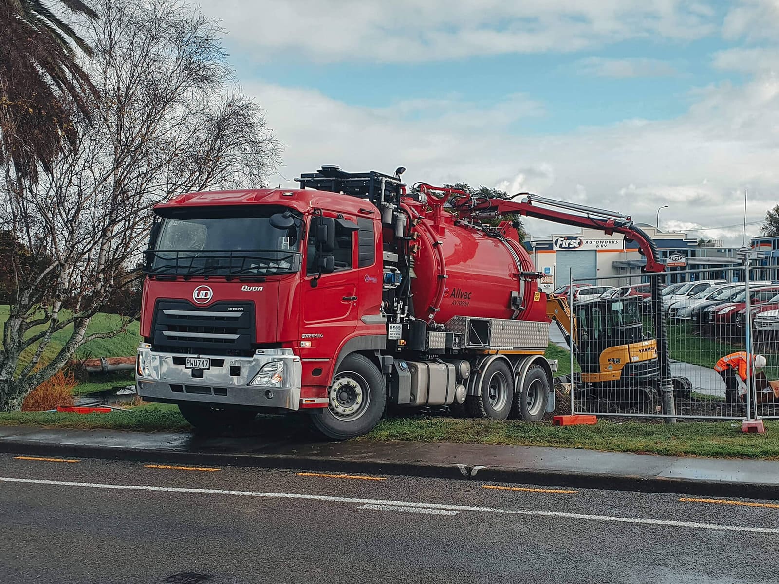 6x4-Hydro-Excavator---7000-litre-spoil-tank,-2000-litre-water-thank-20190423_110649-(1)-2