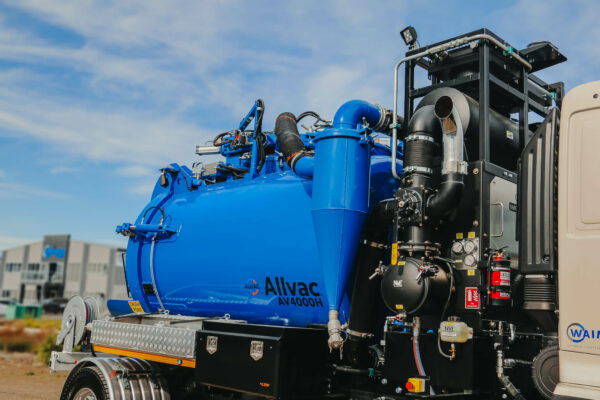 Allvac® AV4000H Hydro Excavator on Hino 1628 - Image 2