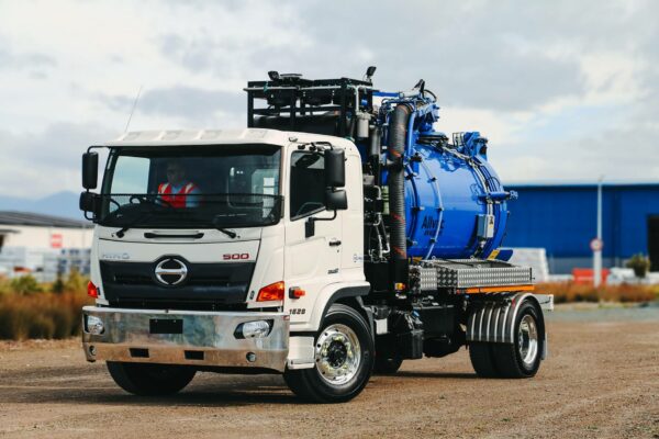 Allvac® AV4000H Hydro Excavator on Hino 1628 - Image 6