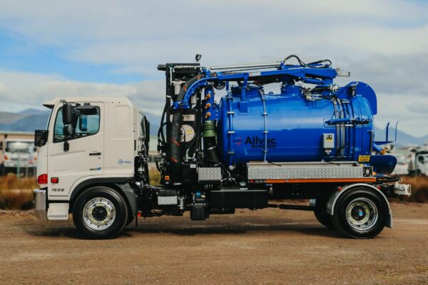 Allvac® AV4000H Hydro Excavator on Hino 1628 - Image 7