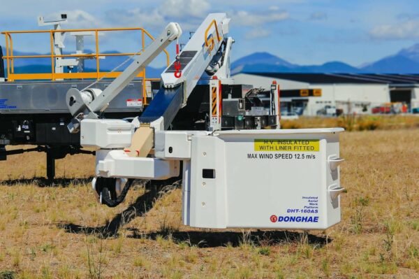 Linelift® DHT160AS on Isuzu FTS800 Truck - Image 6