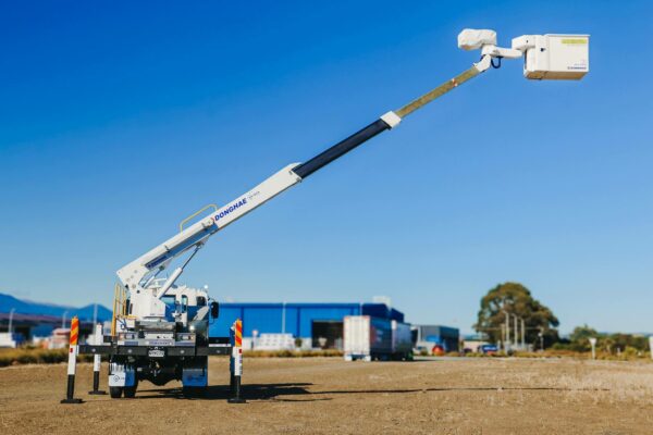 Linelift® DHT160AS on Isuzu FTS800 Truck - Image 4