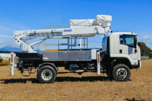 Linelift® DHT160AS on Isuzu FTS800 Truck
