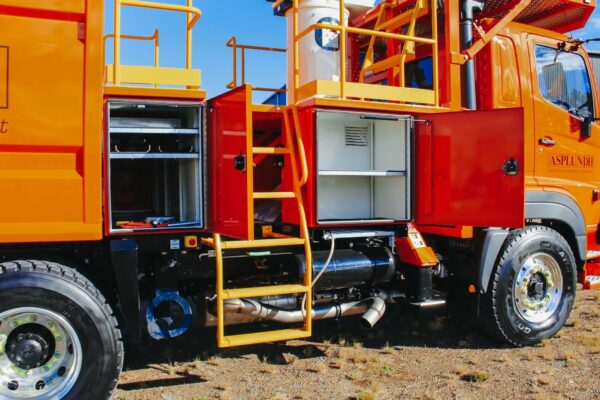 Versalift VO255 on Hino 2632 Arborist Truck - Image 4