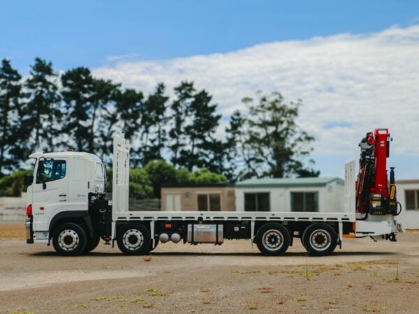 Palfinger PK35.001 on Hino 700 8x4 Crane Truck - Image 4