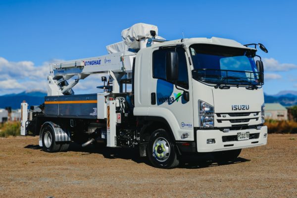 Linelift® DHT150AS on Isuzu FRR600 Truck
