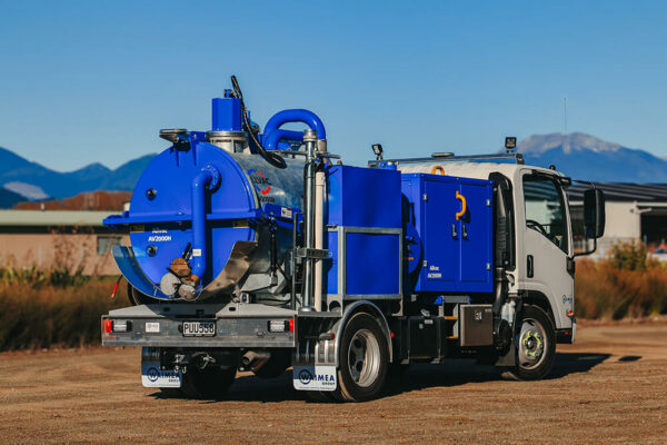 Allvac® AV2000H Full Door Hydro Excavator on Isuzu NQR500 - Image 5