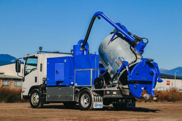 Allvac® AV2000H Full Door Hydro Excavator on Isuzu NQR500 - Image 4