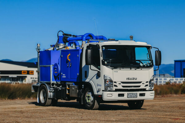 Allvac® AV2000H Full Door Hydro Excavator on Isuzu NQR500