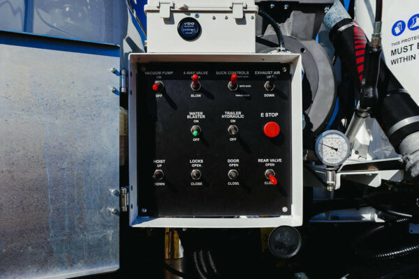 Allvac® AV10000F Class 3A Flammable Vacuum Tanker on UD Quon GW32-460 8×4 - Image 2