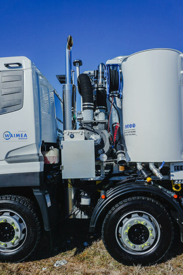 Allvac® AV10000F Class 3A Flammable Vacuum Tanker on UD Quon GW32-460 8×4 - Image 3