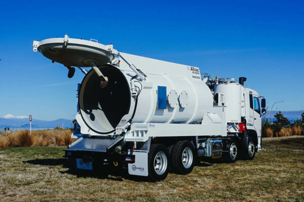 Allvac® AV10000F Class 3A Flammable Vacuum Tanker on UD Quon GW32-460 8×4 - Image 9