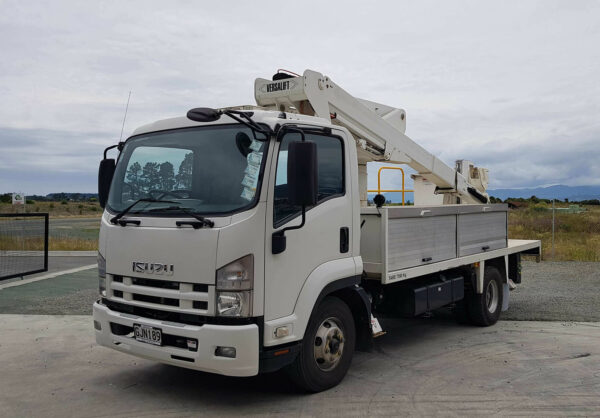 Versalift VST40 on 2012 Isuzu FRR500 4x2
