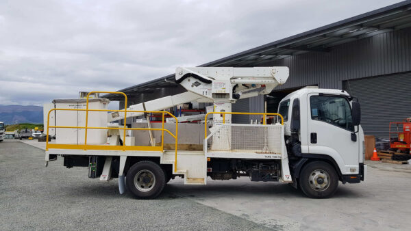 Versalift VST40 on 2012 Isuzu FRR500 4x2 - Image 5