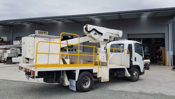Versalift VST40 on 2012 Isuzu FRR500 4x2 - Image 4