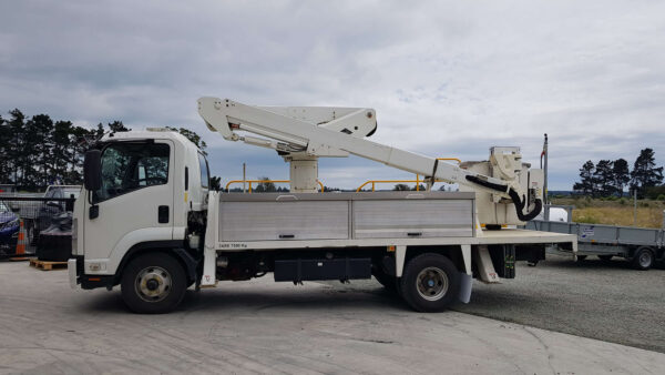 Versalift VST40 on 2012 Isuzu FRR500 4x2 - Image 2