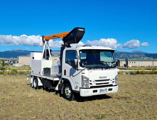 Versalift VTL41FZ on 2021 Isuzu NPR325 truck