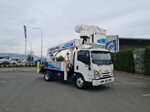 Linelift® DHT150S on 2021 NQR500 4x2 Truck