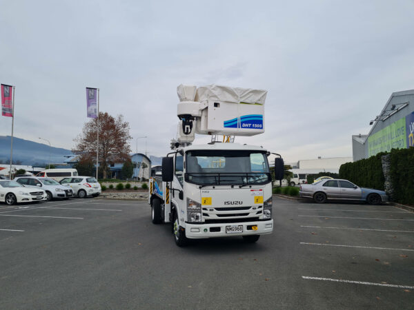 Linelift® DHT150S on 2021 NQR500 4x2 Truck - Image 3