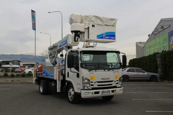 Linelift® DHT150S on 2021 NQR500 4x2 Truck - Image 7