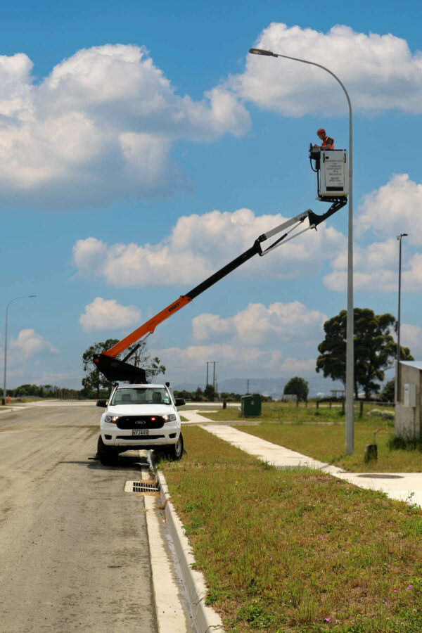 Versalift VTL35FZ LV boom on Ford Ranger 4x4 Ute - Image 4