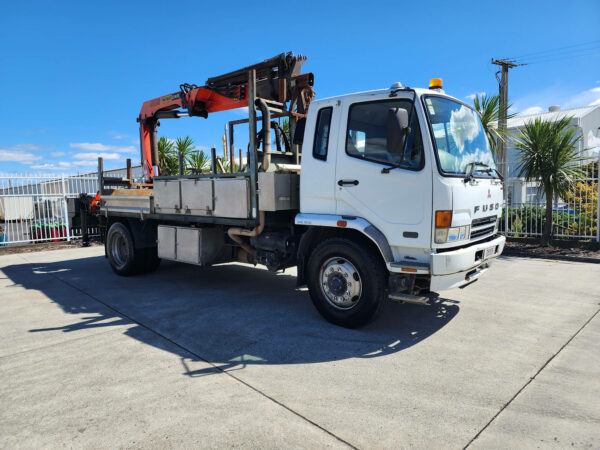 Palfinger PK15002 on 2007 Mitsubishi Fuso 4x2 Truck