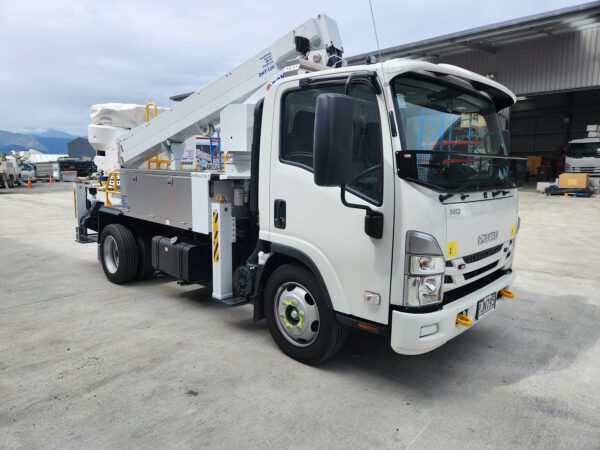 Linelift® DHT120 on Isuzu NQR500