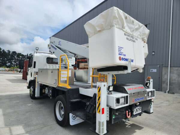 Linelift® DHT120 on Isuzu NQR500 - Image 7