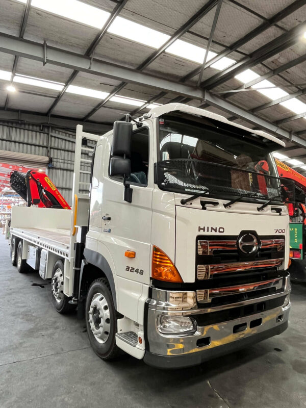 Palfinger PK33002-EH on Hino 8x4 FY13ULG-WAN 3248 Air 480