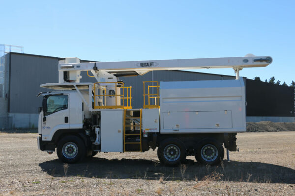 Versalift VO255REV3 6x4 on 2018 Isuzu FVZ1400 - Image 4