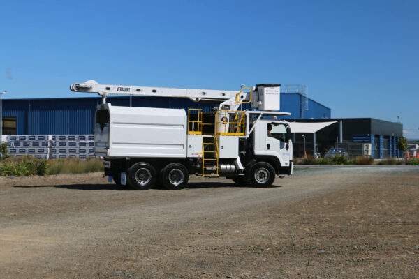 Versalift VO255REV3 6x4 on 2018 Isuzu FVZ1400 - Image 9