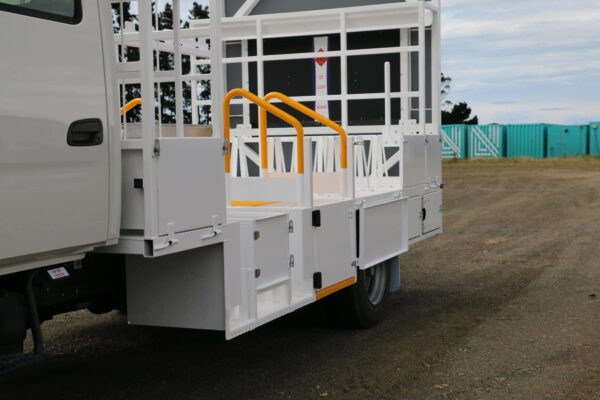 L1 Traffic Management, (double cab) Hino 921 4x2 - Image 3