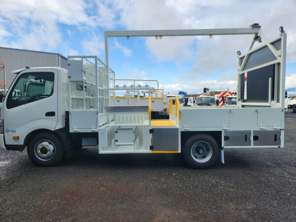 L1 Traffic Management (single cab) Hino 300 917 Man 4x2 - Image 2